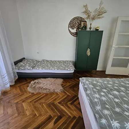 Lara Apartment *